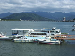 �󓖐_�Ђ̍������瓂�Â̎V���ɓ���